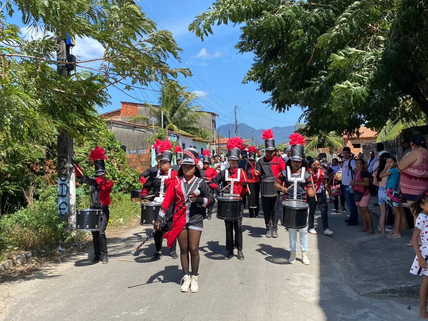 Você está visualizando atualmente Escolas promovem Desfile Cívico da Semana da Pátria no bairro Horto