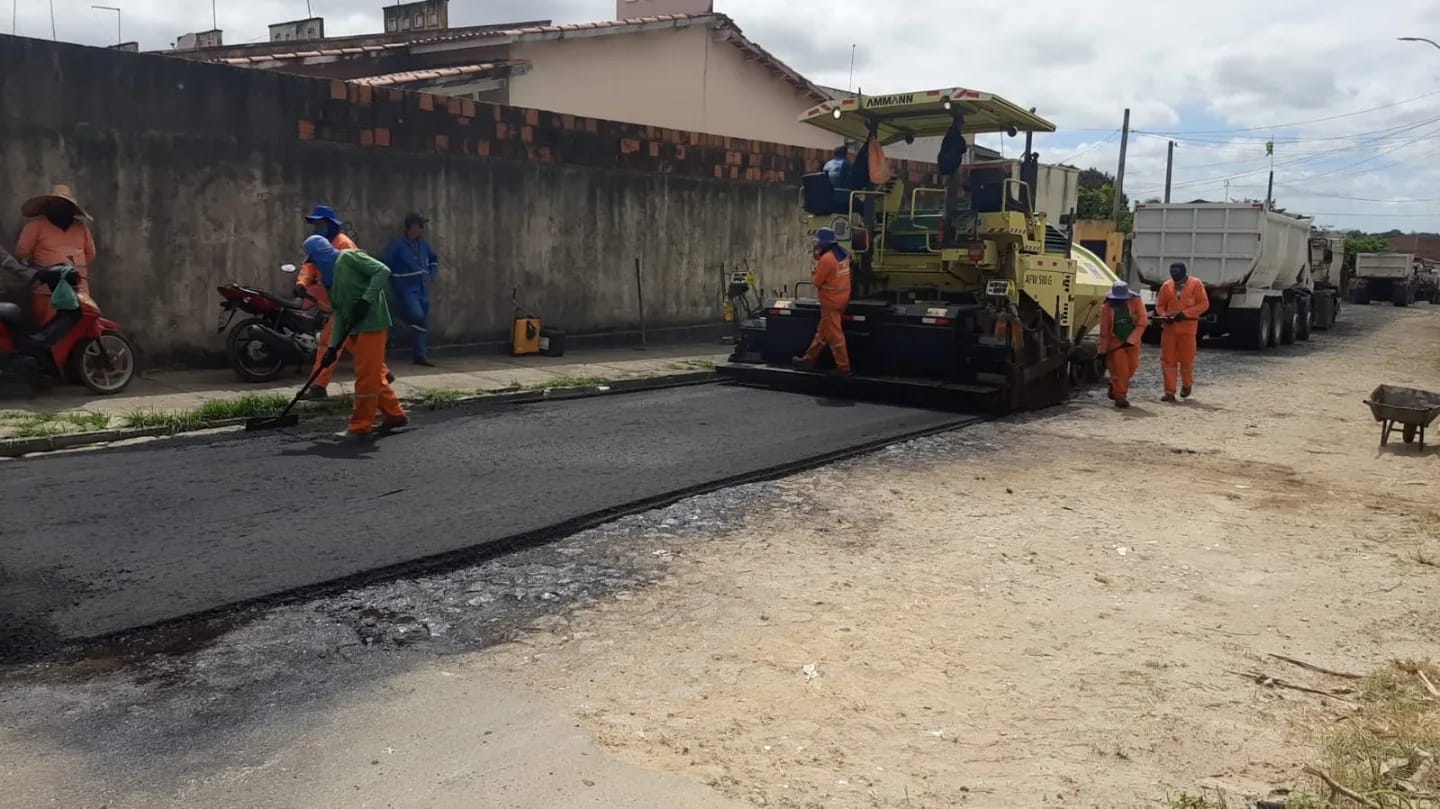 Read more about the article Prefeitura realiza neste sábado a aplicação do asfalto em vias do Jardim Bandeirante
