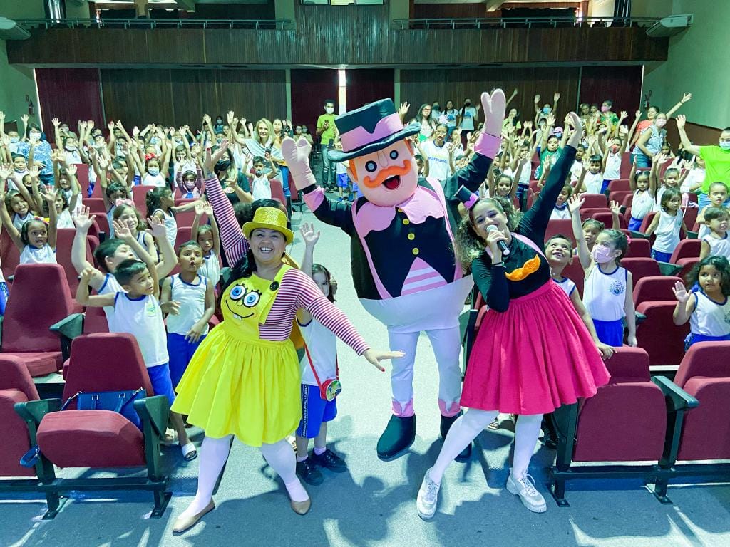 Você está visualizando atualmente Alunos de Escolas Municipais visitam Teatro Dorian Sampaio