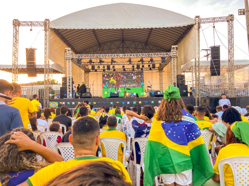 Leia mais sobre o artigo Prefeitura transmite jogo da Seleção Brasileira no “Arena Copa na Praça”