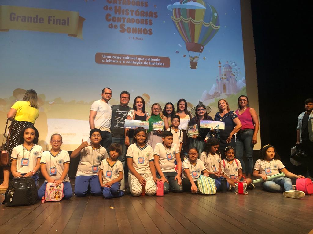 No momento, você está visualizando Professora da Escola Municipal Braz Ribeiro conquista 1º lugar no Concurso Cultural do Projeto Catadores de História, Contadores de Sonhos