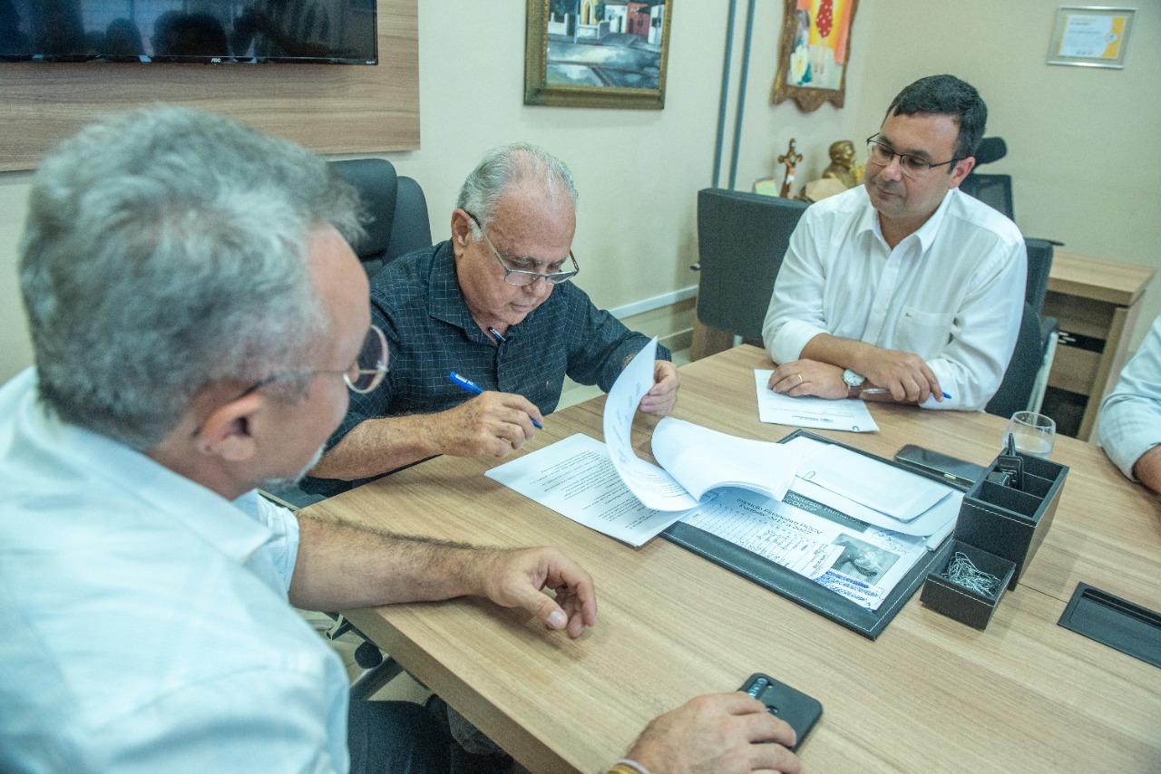 Você está visualizando atualmente Maracanaú e Sobral assinam Acordo de Cooperação Técnica na área da Educação