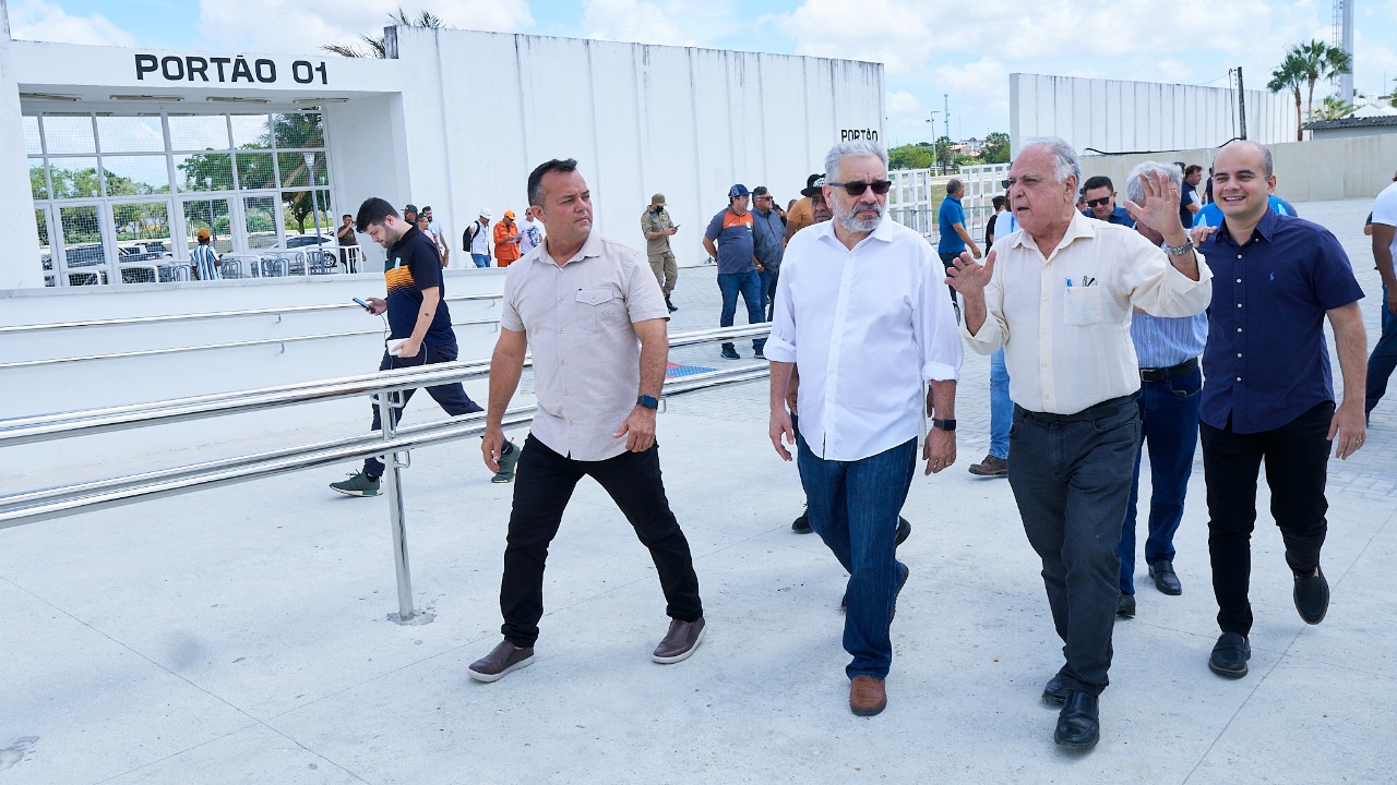 Leia mais sobre o artigo Presidente da FCF, Mauro Carmélio, realiza visita técnica para que Estádio Almir Dutra receba os jogos do Campeonato Cearense 2023