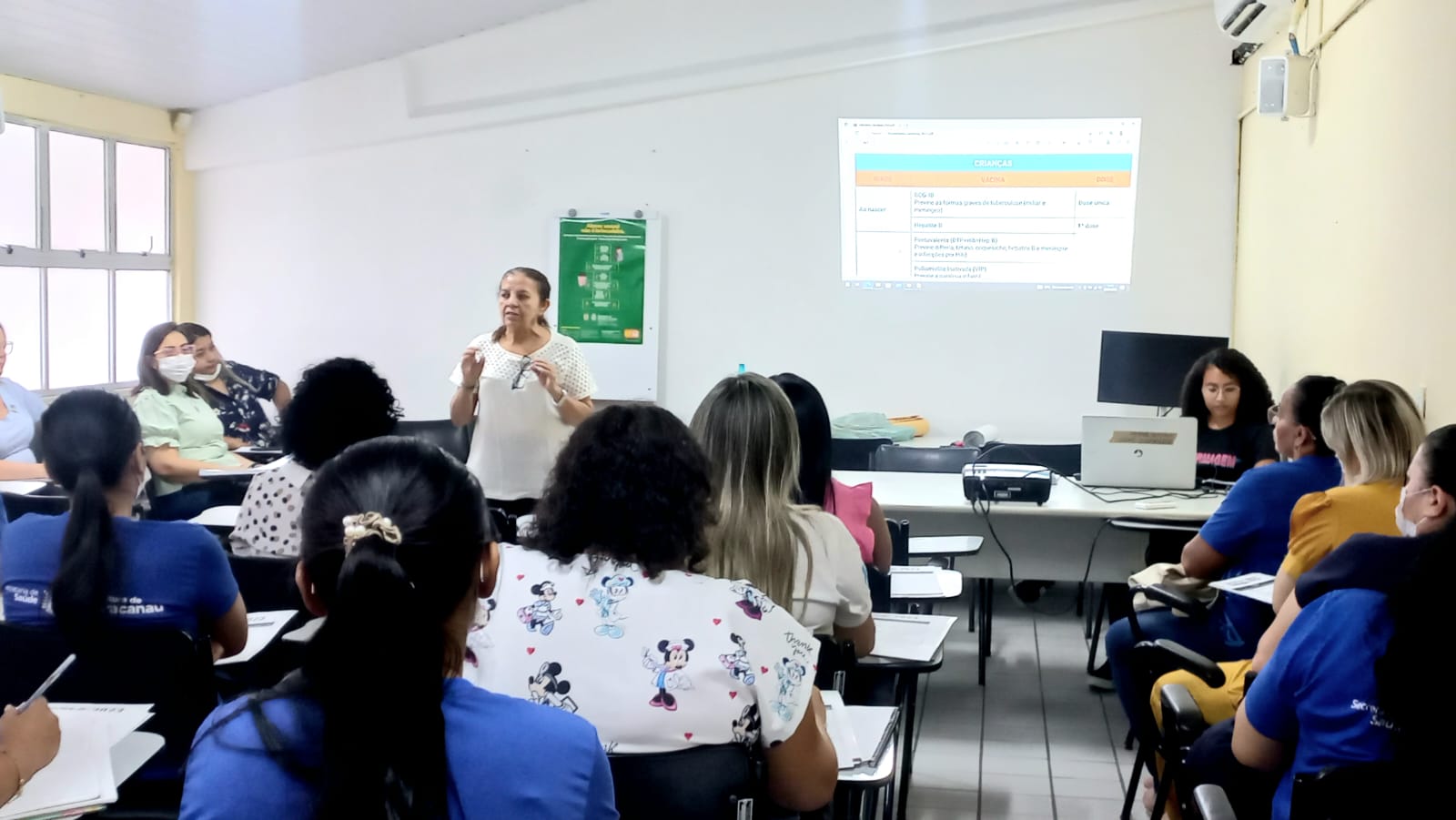 Você está visualizando atualmente Prefeitura realiza curso de atualização em sala de vacina para profissionais da saúde