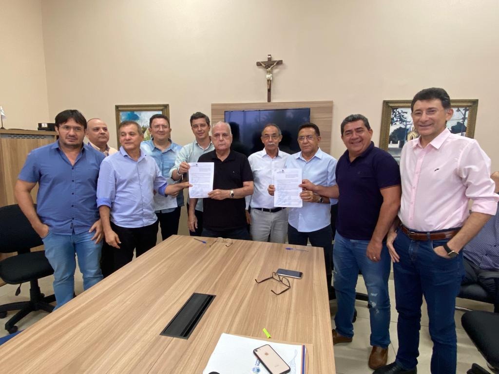No momento, você está visualizando Prefeito assina termo de cooperação técnica para instalação do Parque Tecnológico de Maracanaú