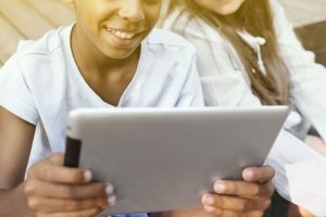 Leia mais sobre o artigo Prefeitura realizará lançamento da Plataforma de Ensino para estudantes e entrega de Tablets para as Escolas Municipais