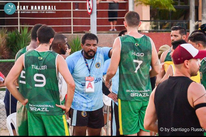 Você está visualizando atualmente Técnico maracanauense comanda Seleção Brasileira de Handebol de Praia