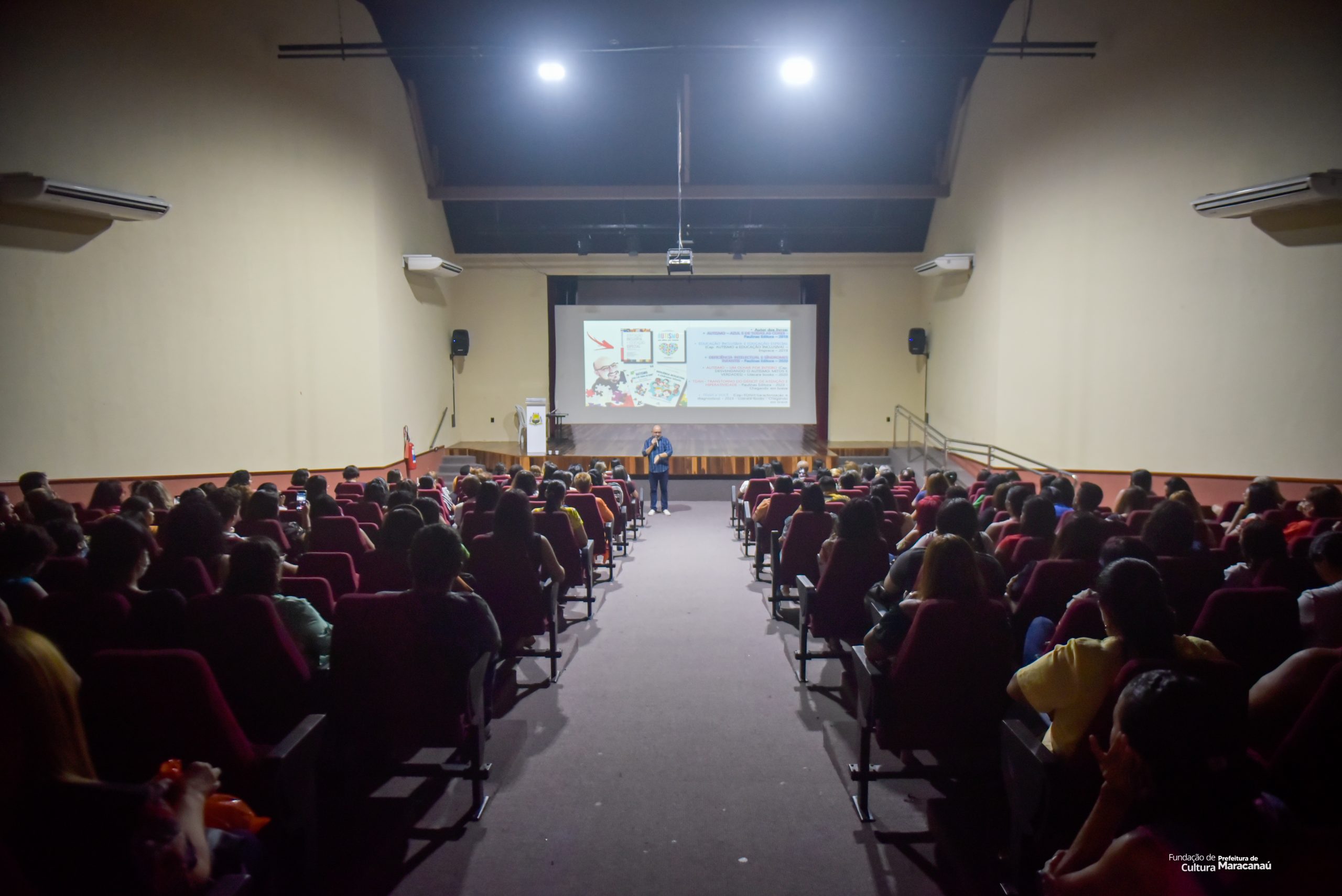 No momento, você está visualizando Palestra sobre Atendimento Educacional Especializado é realizada para gestores escolares e professores do AEE