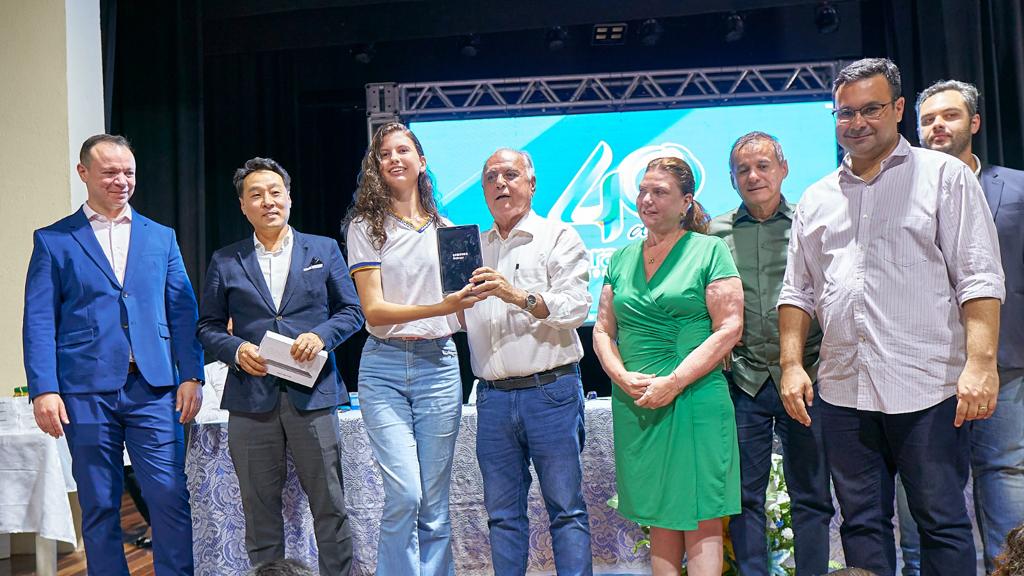No momento você está vendo Prefeitura realiza lançamento da Plataforma de Ensino para estudantes e entrega Tablets para as Escolas Municipais