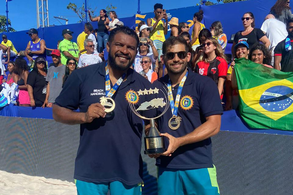 No momento você está vendo Técnico maracanauense conquista título com a Seleção Brasileira de Handebol de Praia