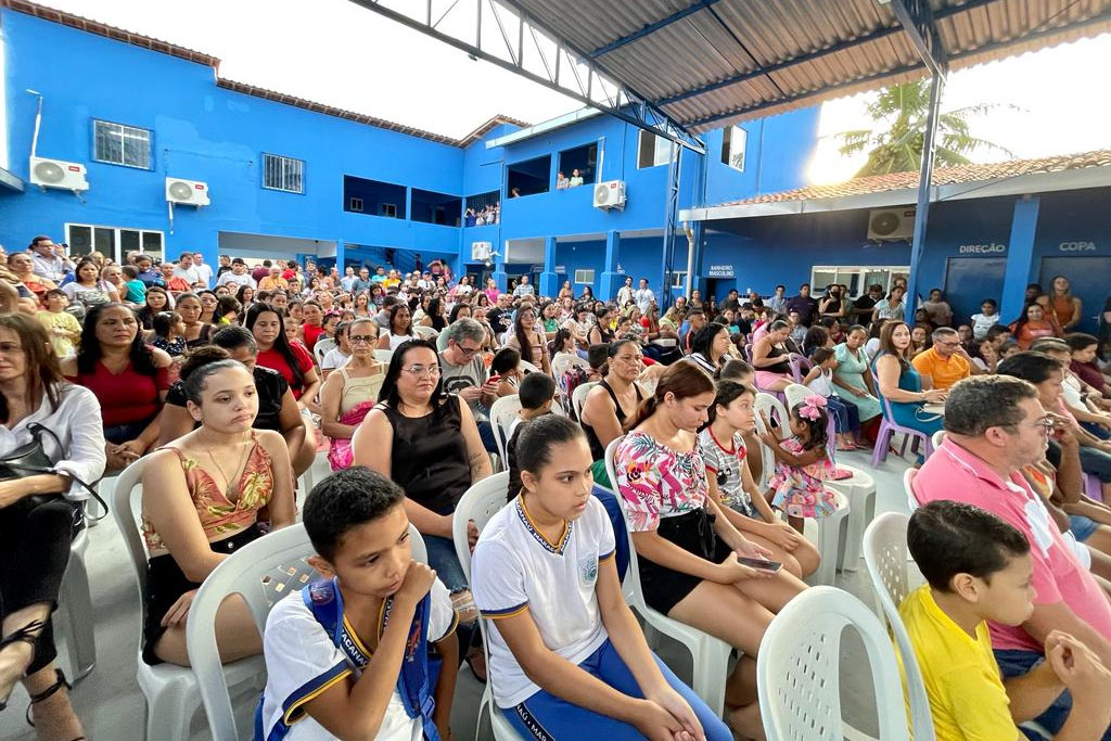 Você está visualizando atualmente Escola Municipal Professora Francisca Florência da Silva recebe novo prédio climatizado e com tela interativa