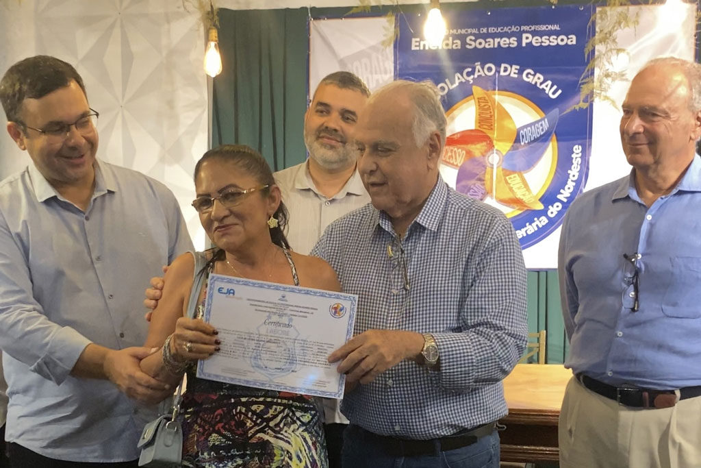 No momento, você está visualizando Programa Universidade Operária do Nordeste realiza formatura de 60 estudantes