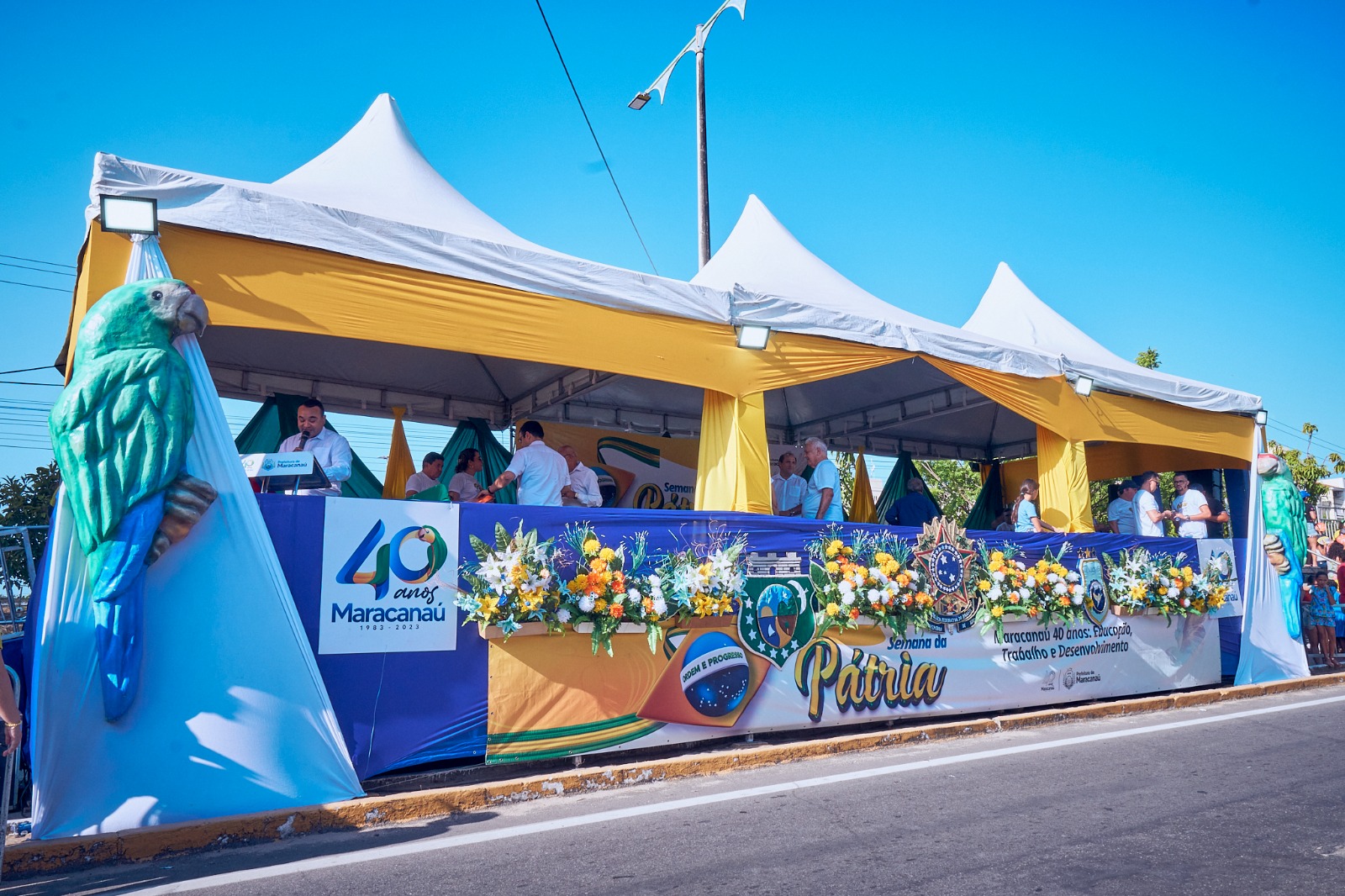 No momento, você está visualizando Desfile cívico é marcado por show aéreo de Waldonys e apresentações de Escolas, Instituições e Secretarias