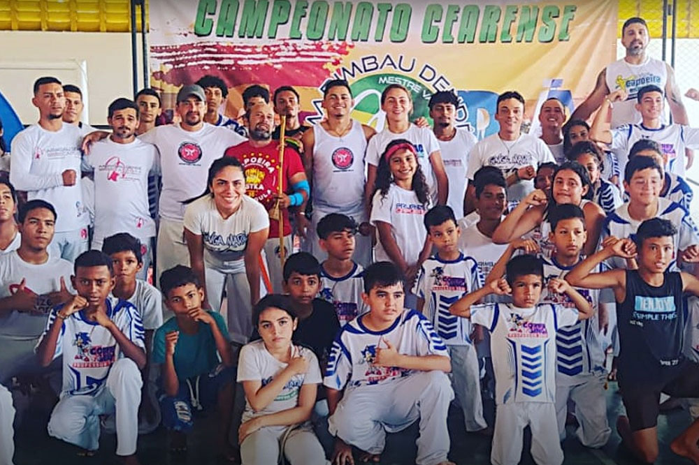 No momento, você está visualizando Estudantes da Escola Municipal Professora Maria de Lourdes Silva participam de aulas de Capoeira