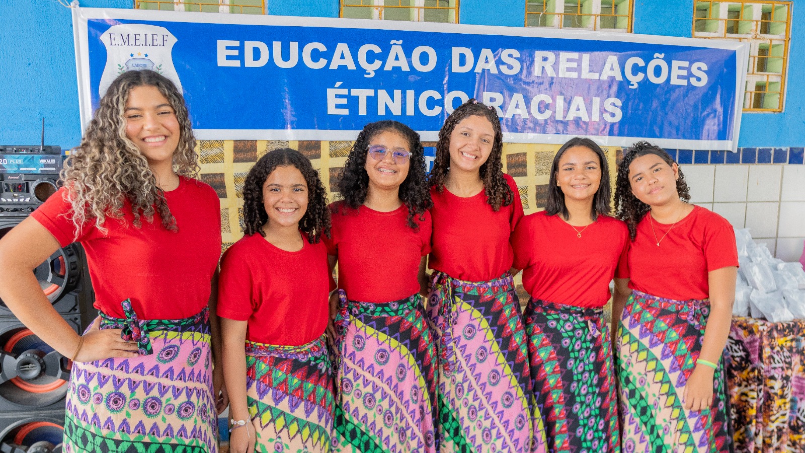No momento, você está visualizando Escola Construindo o Saber Maria Ísis M. Andrade celebra 20 anos da lei da educação antirracista