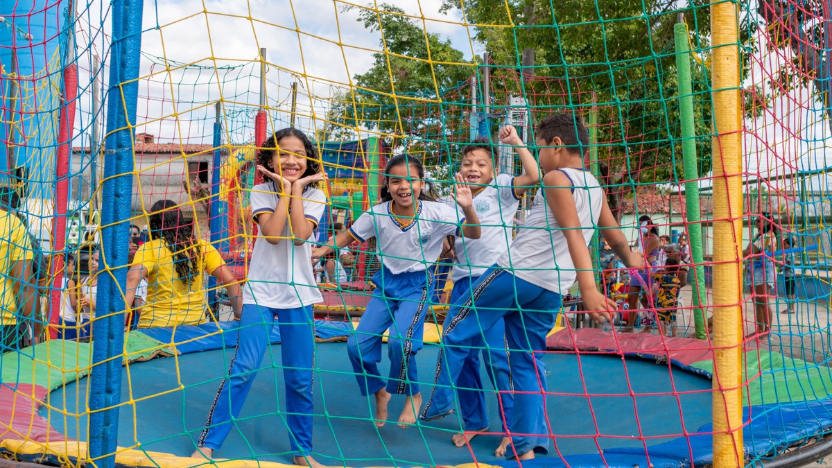 Você está visualizando atualmente Estudantes da Escola Irmã Dulce participam da programação “Maracanaú, Cidade da Criança”