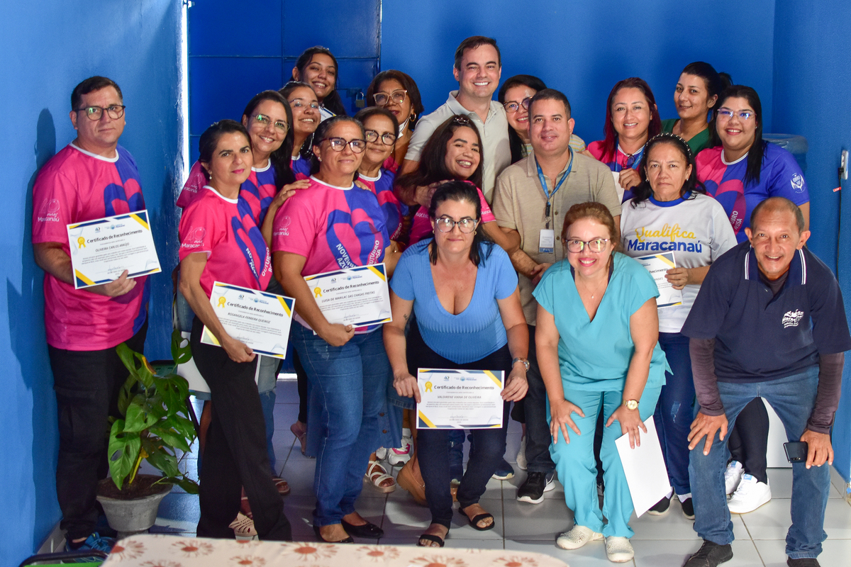 Você está visualizando atualmente Saúde entrega certificados de agradecimento em alusão à revitalização da Farmácia Polo