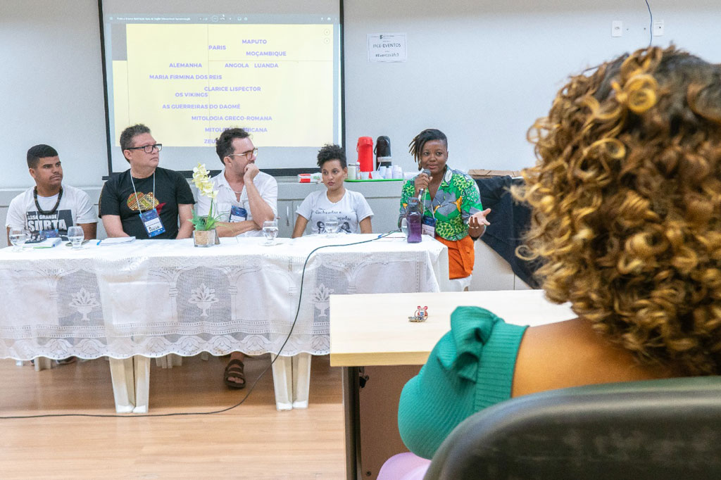 Você está visualizando atualmente NEABI realiza mesa redonda para debater sobre os 20 anos da Lei 10.639/2003