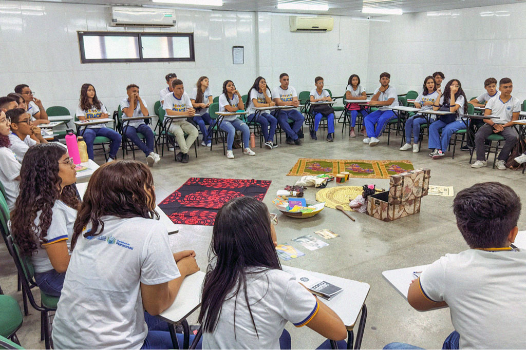 Você está visualizando atualmente NUCA realiza roda de conversa sobre racismo com estudantes da rede municipal