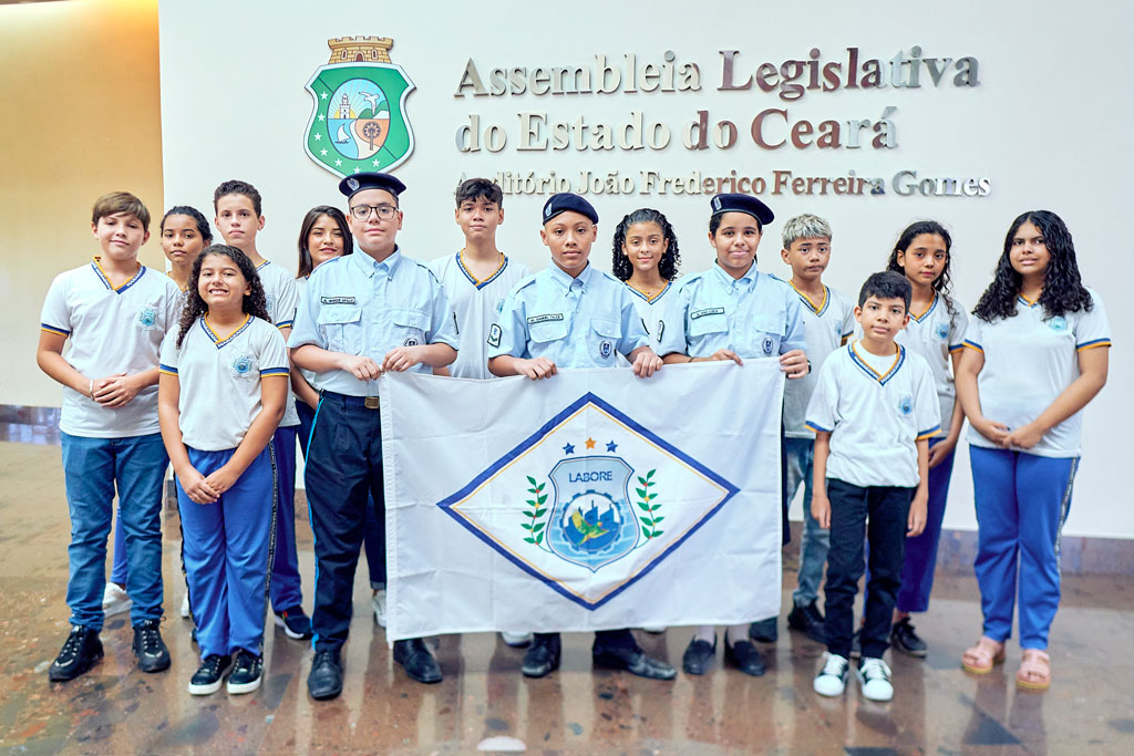 No momento, você está visualizando Assembleia Legislativa homenageia 17 estudantes medalhistas de ouro da OBRL