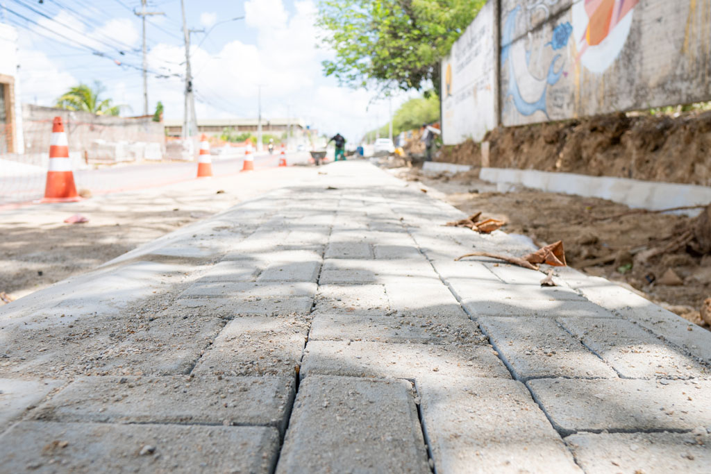 Você está visualizando atualmente Novo Maracanaú recebe obra de urbanização do Calçadão da Rua 20 com investimento de R$ 398,5 mil