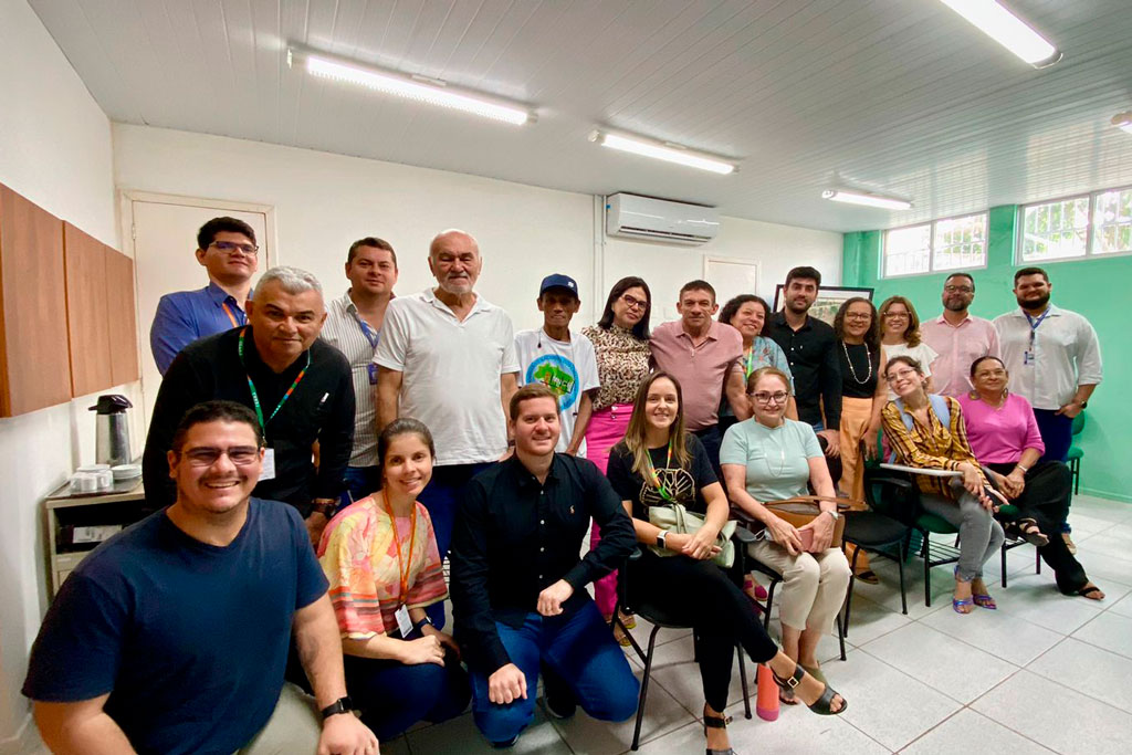 Você está visualizando atualmente Semam participa de reunião sobre instalação de Ecobarreiras no Rio Maranguapinho