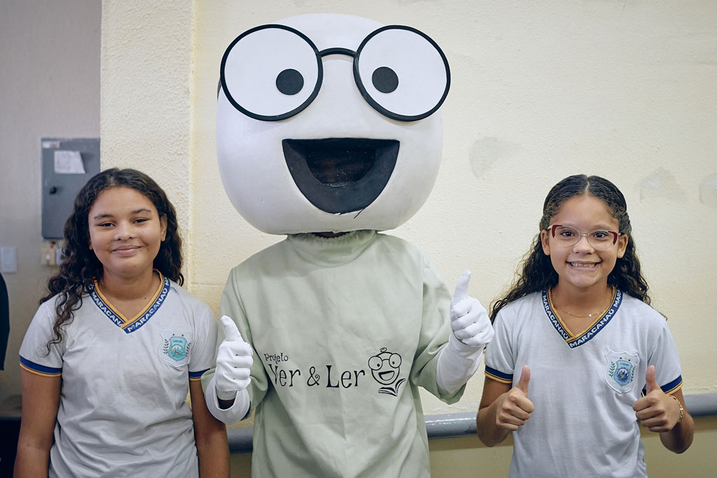 Você está visualizando atualmente Prefeitura realiza segunda entrega de óculos de grau para estudantes da rede municipal