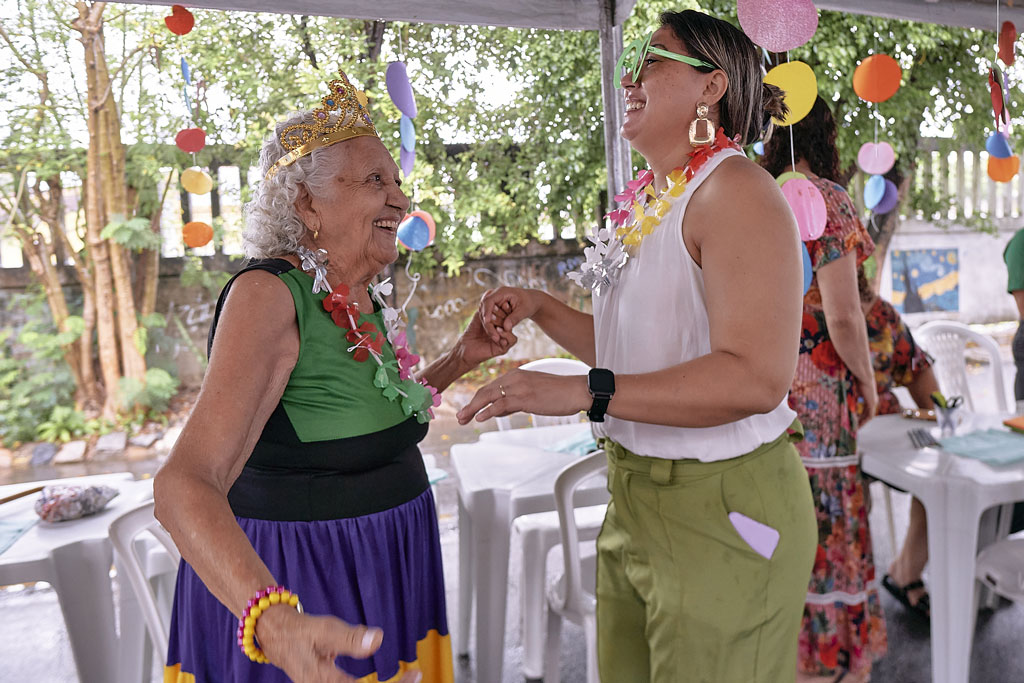 Você está visualizando atualmente Casa dos Conselhos realiza ação de convívio social com grupo de idosos de Maracanaú