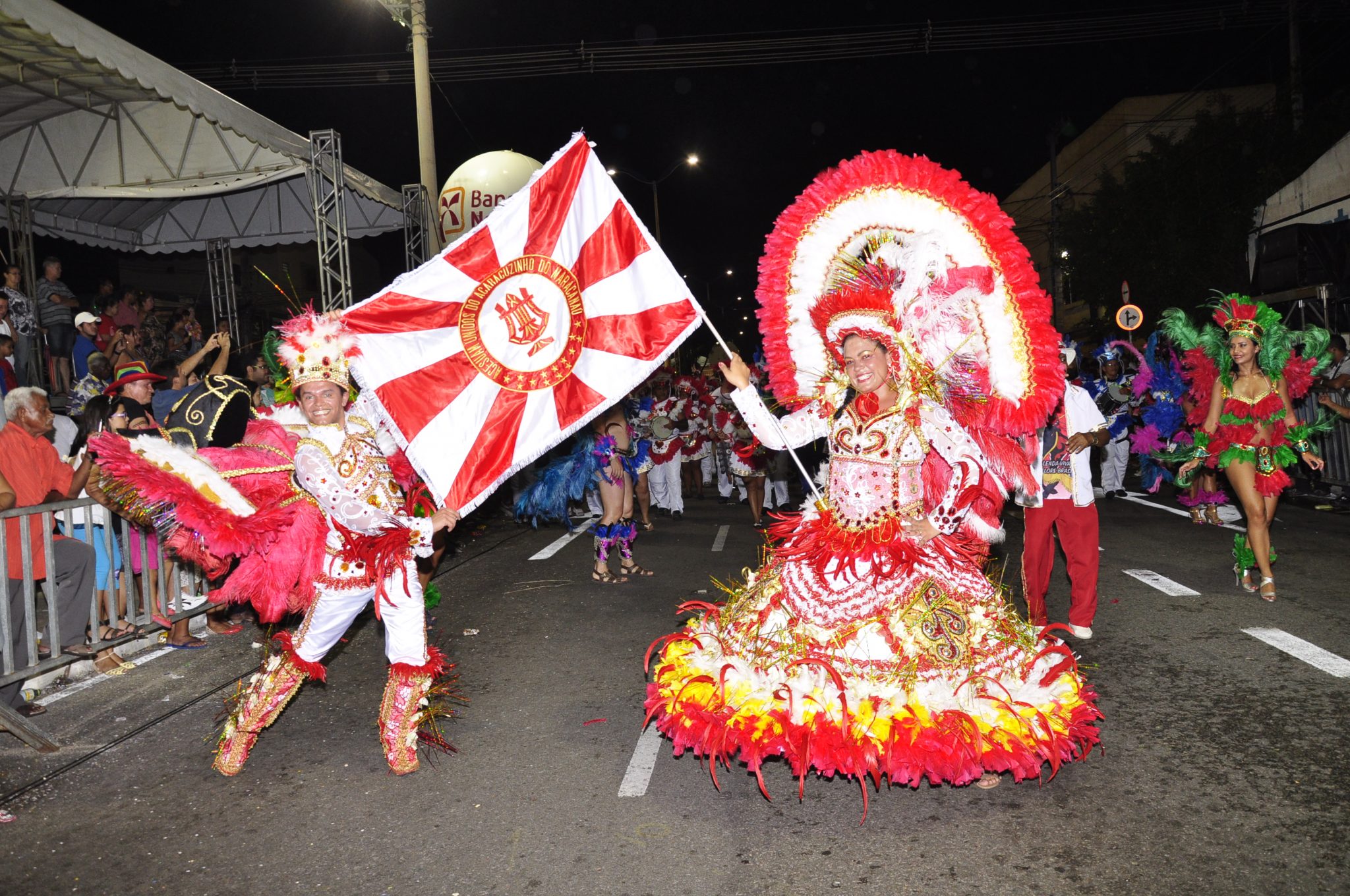 Você está visualizando atualmente Maracanaú realiza desfile de escolas de samba e agremiações carnavalescas no bairro Acaracuzinho