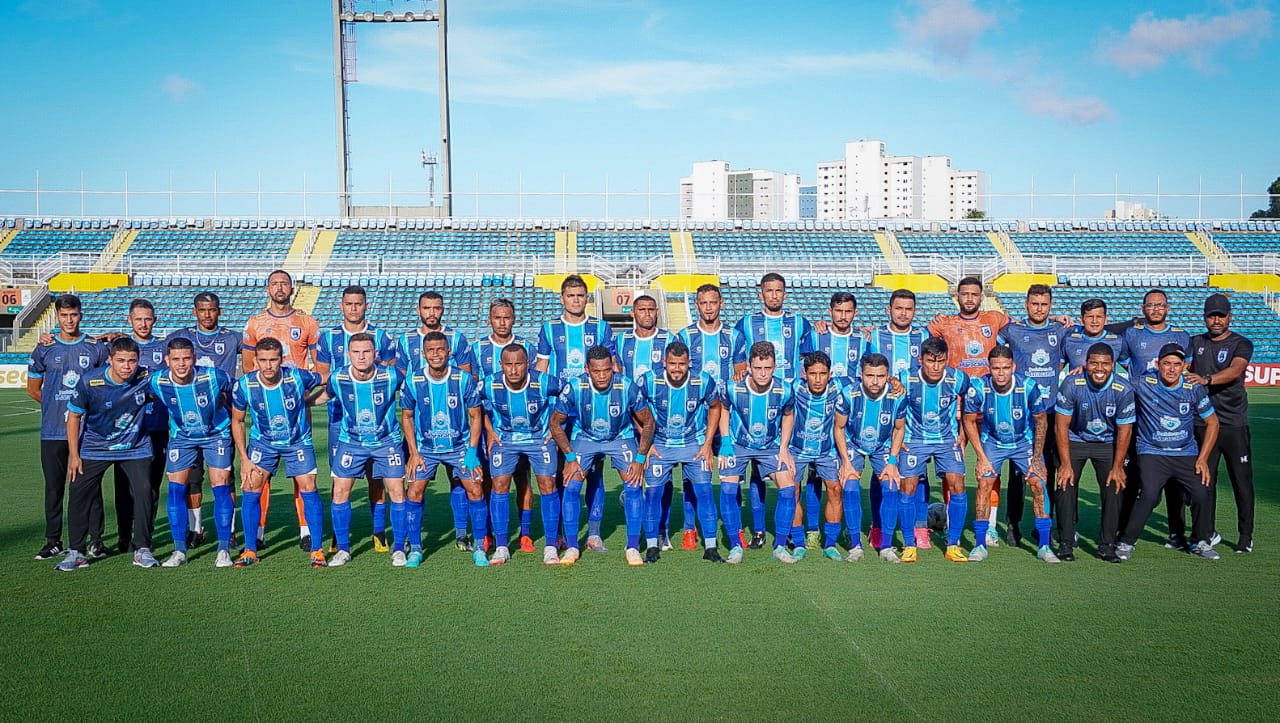Foto dos jogadores do Maracanã Esporte Clube, que representa o município de Maracanaú no Campeonato Cearense de Futebol 2024.