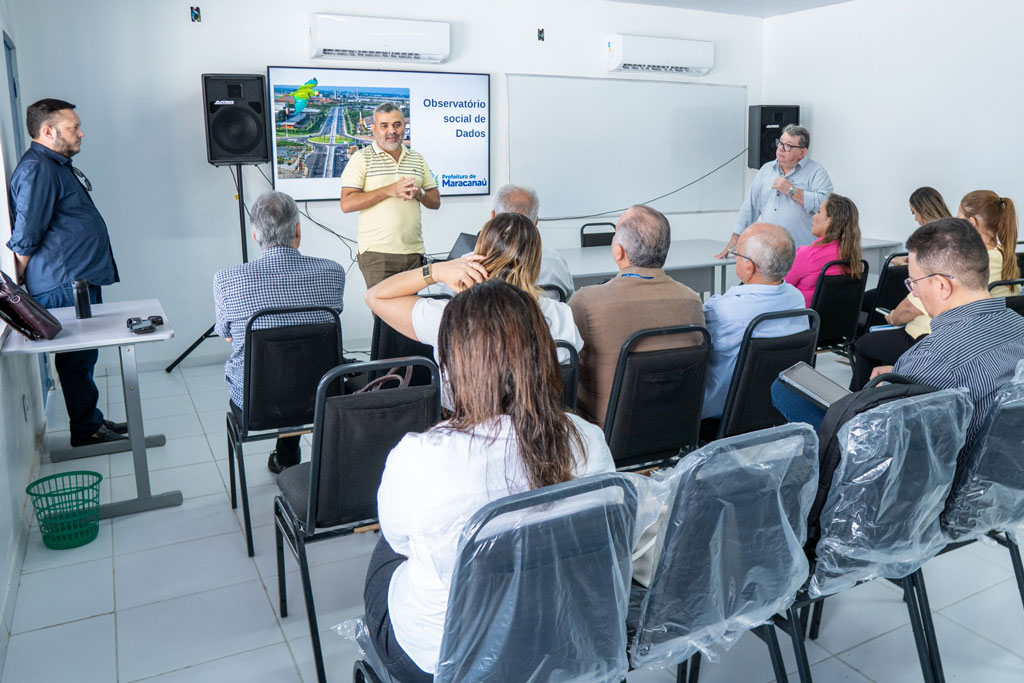 Você está visualizando atualmente Prefeitura realiza reunião sobre implantação de portal de indicadores com dados do município