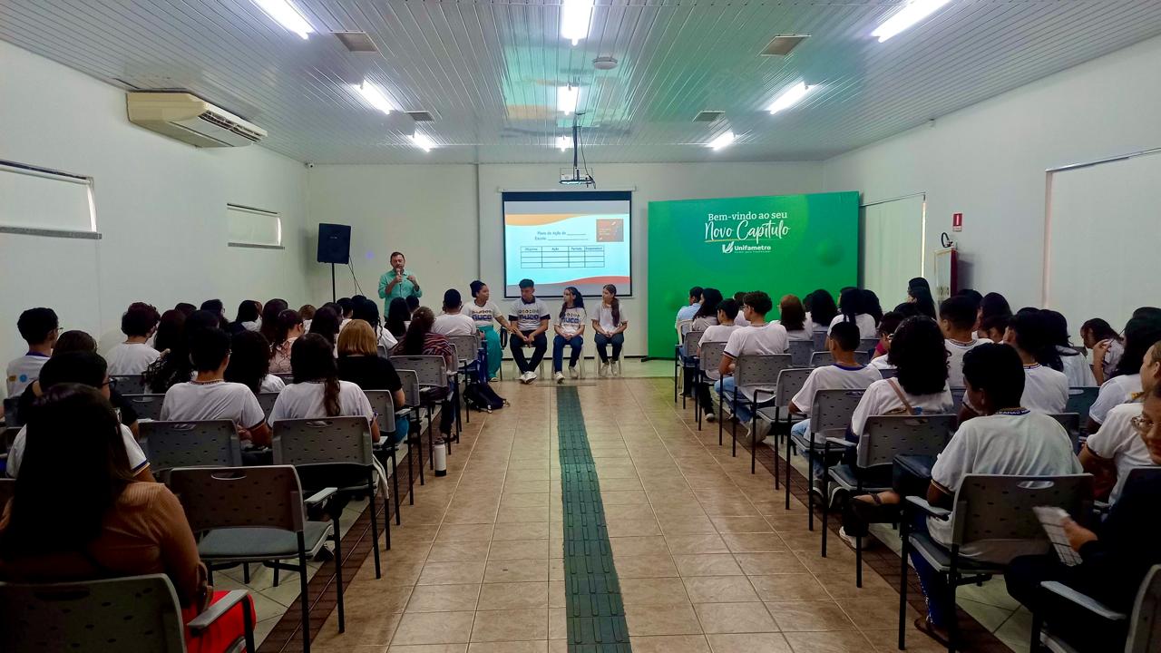 Você está visualizando atualmente NUCA realiza formação com os grêmios estudantis sobre a educação antirracista