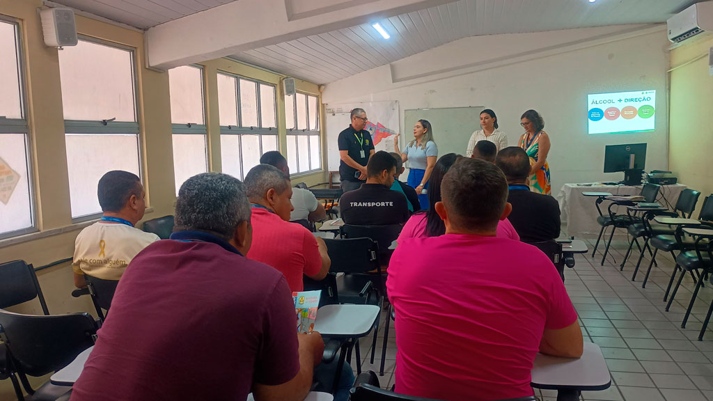 No momento, você está visualizando Maio Amarelo: Sasc promove ação com motoristas em parceria com o Detran-CE