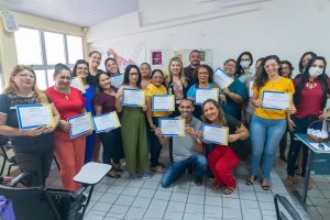 Leia mais sobre o artigo Servidores das unidades de assistência social de Maracanaú recebem certificação do curso de Libras