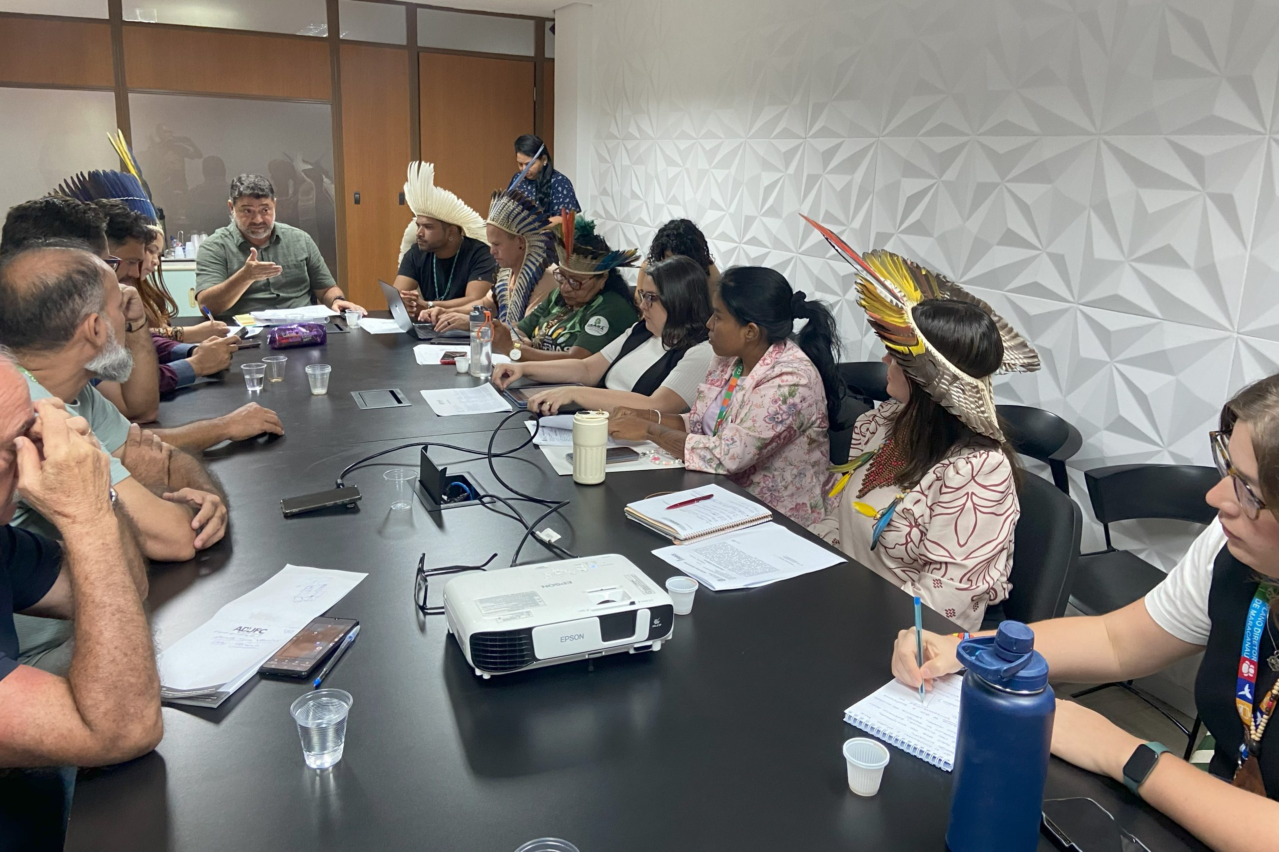 No momento, você está visualizando Prefeitura participa de reunião estratégica para discutir regularização fundiária da Aldeia Anauá