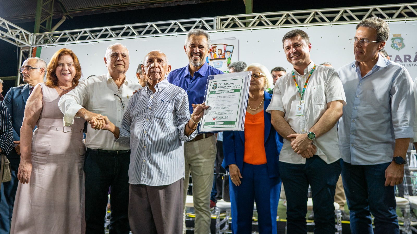 No momento, você está visualizando Governo do Ceará e Prefeitura de Maracanaú entregaram títulos urbanos de regularização fundiária a 620 famílias maracanauenses