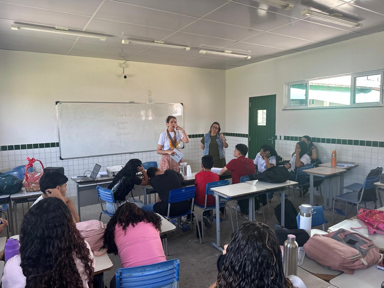 No momento, você está visualizando Biblioteca Pública realiza roda de conversa sobre valorização da vida com estudantes do Ensino Médio